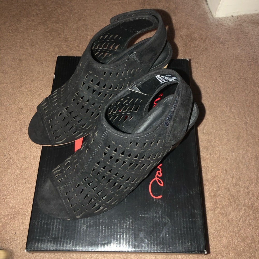 Black heels ***NIB***